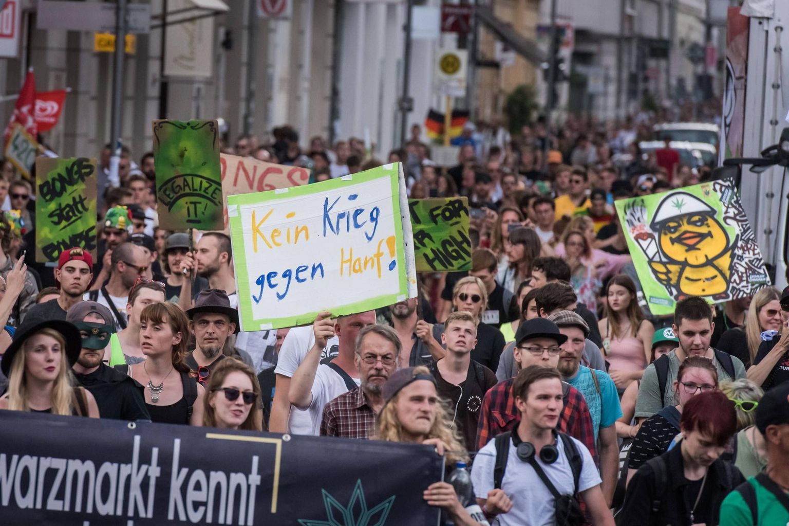 Alates 1997. aastast toimub Saksamaa pealinnas Berliinis iga aasta augustikuus meeleavaldus, kus nõutakse kanepi seadustamist. Fotol 2019. aasta paraad, kus kutsuti üles lõpetama sõda kanepi vastu