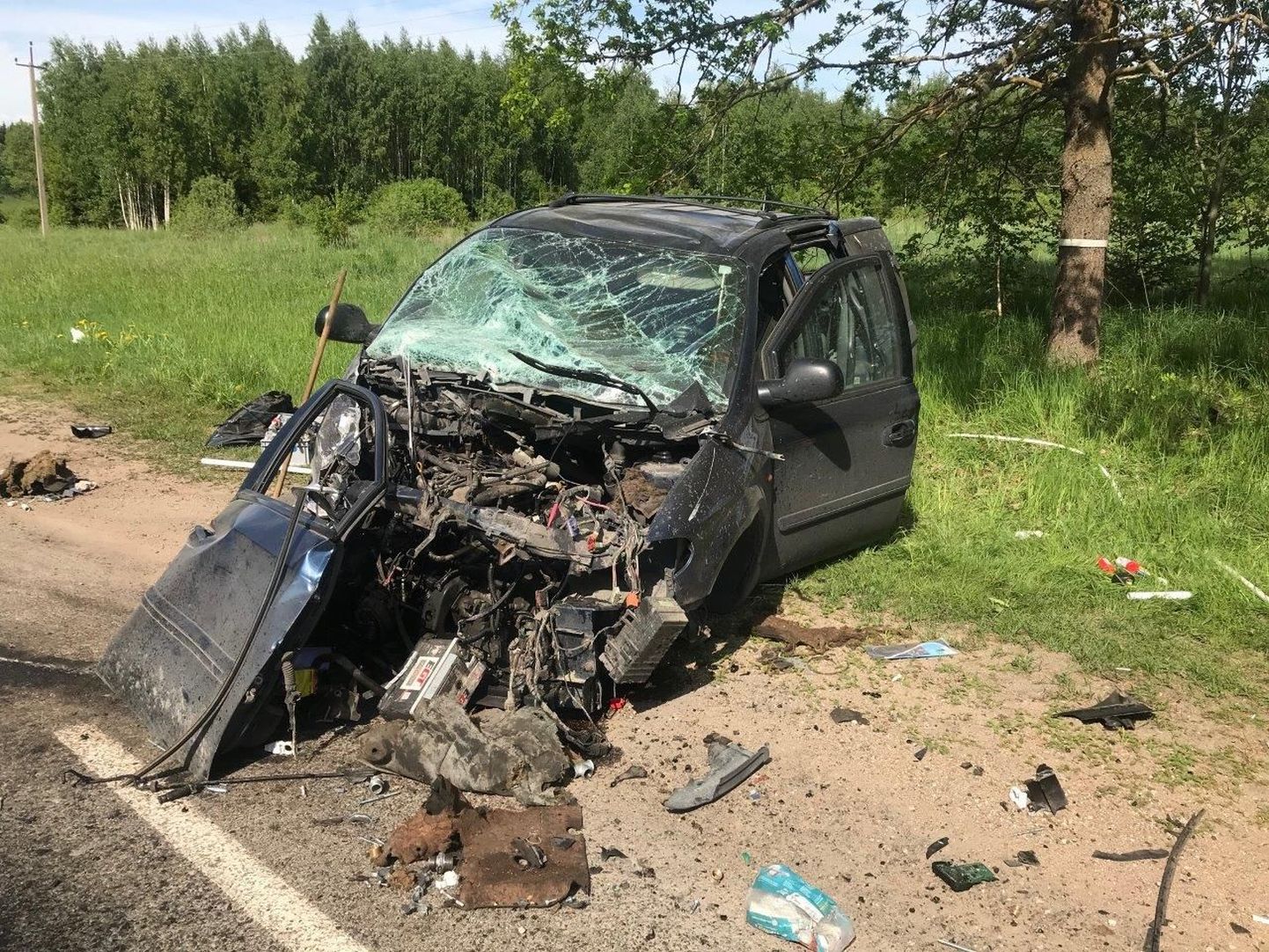 Politsei andmetel sai avariis viga kaks 
Chrysleris sõitnud meest.