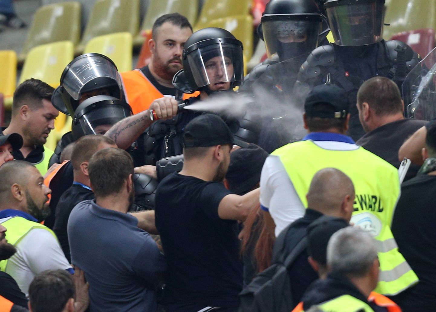 5. septembri EM-valikmängus Rumeenia - Hispaania läks publiku ja politsei vahel lausa kähmluseks.