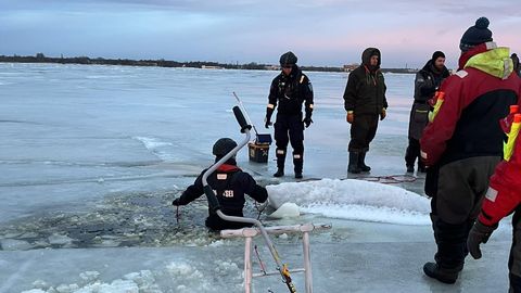 Kalamees, kelle sõiduriist Pärnu lahe jäälahvandusest välja tõmmati, ilmus välja