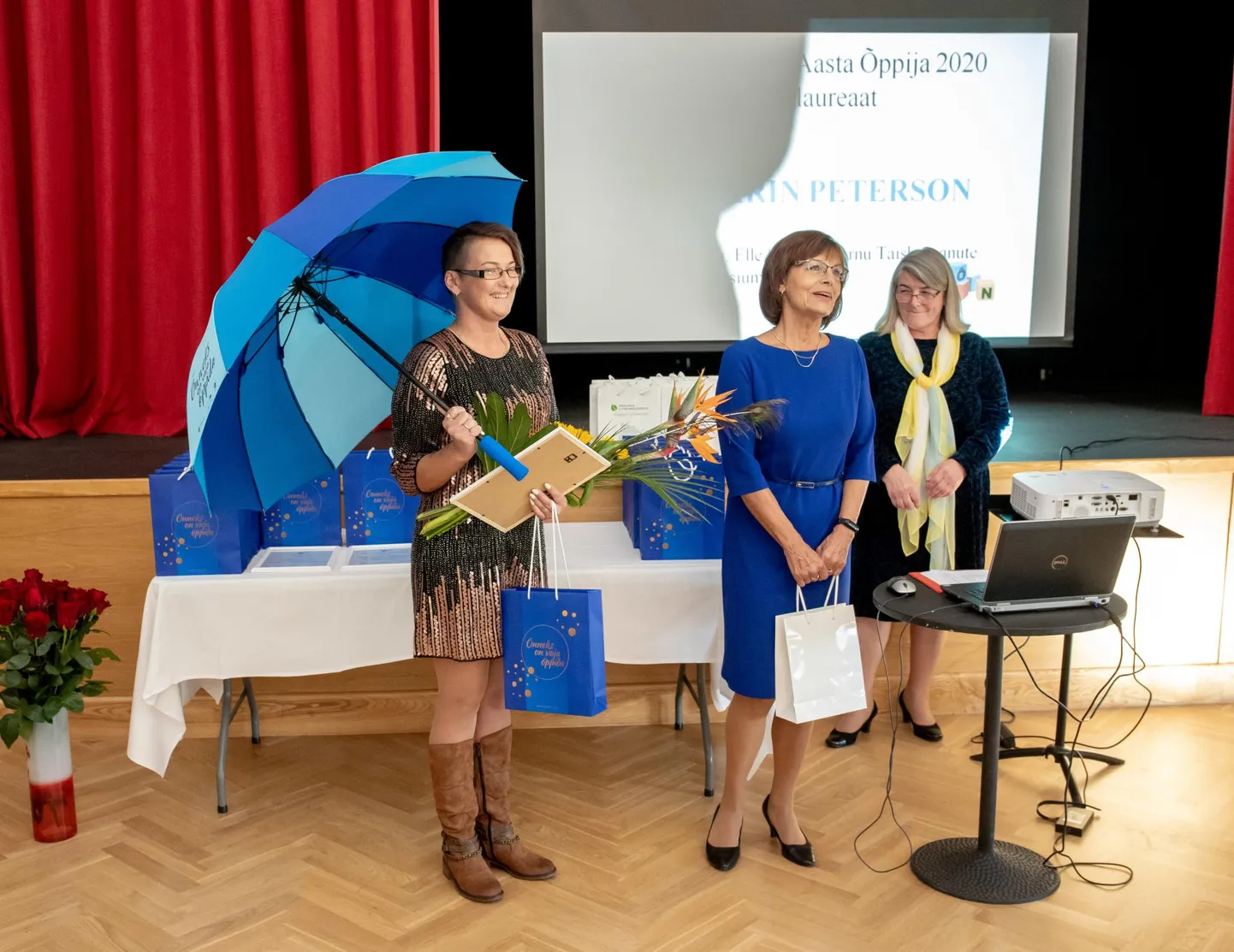Pärnumaa aasta õppija tunnustuse pälvis Karin Peterson (vasakul), kelle kandidatuuri esitas Elle Seiman (keskel).