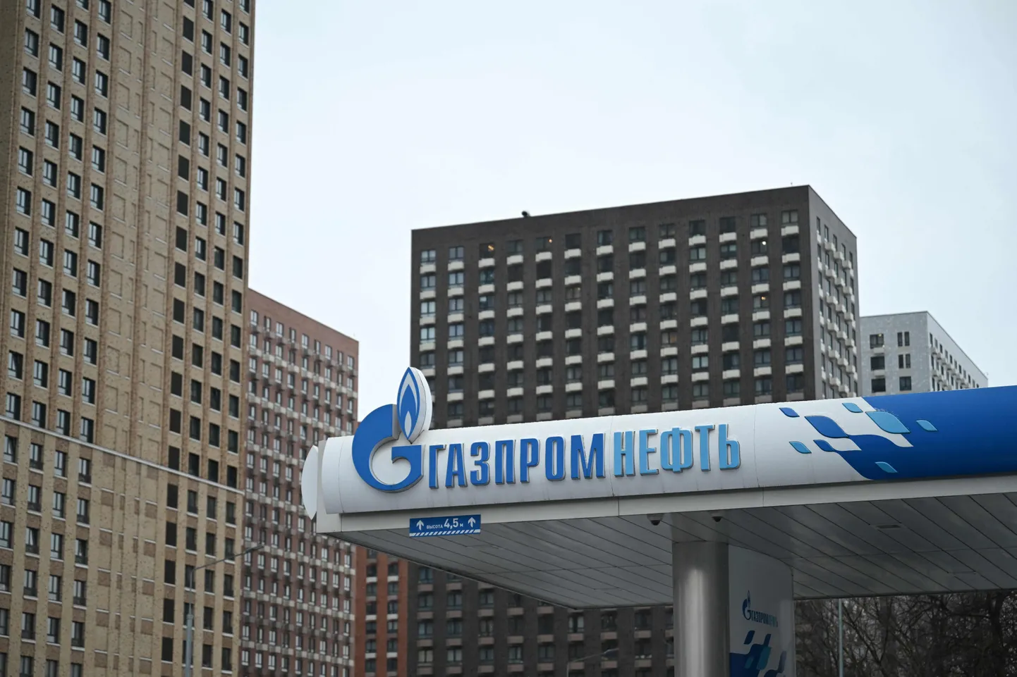 Vaade Gazprom Nefti tanklale Moskvas 13. jaanuaril 2025. Kreml teatas samal päeval, et USA viimased sanktsioonid Venemaa naftasektori vastu «destabiliseerivad» globaalset energiaturgu.