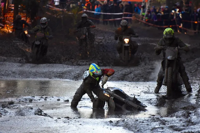 Gotlandi põrguks kutsutud rajal varitsesid sõitjaid paljud põhjatud porimülkad.
