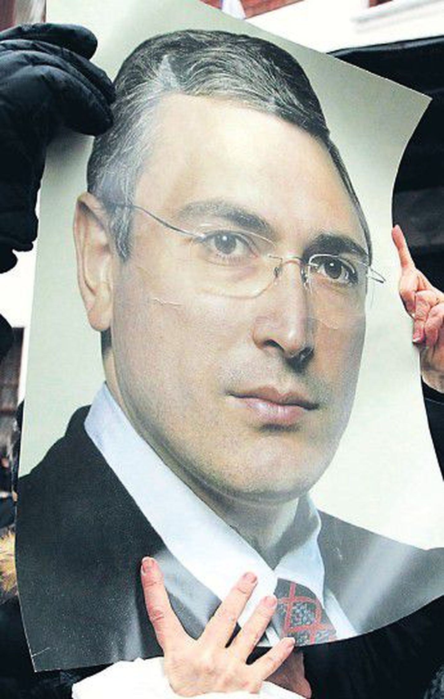 Как утверждают сторонники Михаила Ходорковского, некогда богатейшему человеку России были предъявлены сфабрикованные обвинения, поскольку он осмелился финансировать оппозицию Владимира Путина.