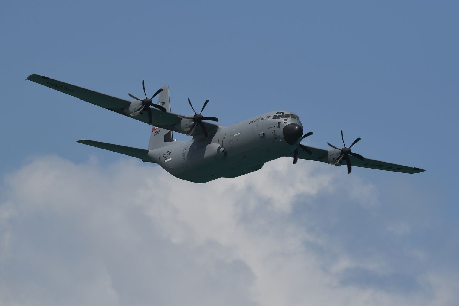Lockheed C-130 Hercules. Foto on illustreeriv.