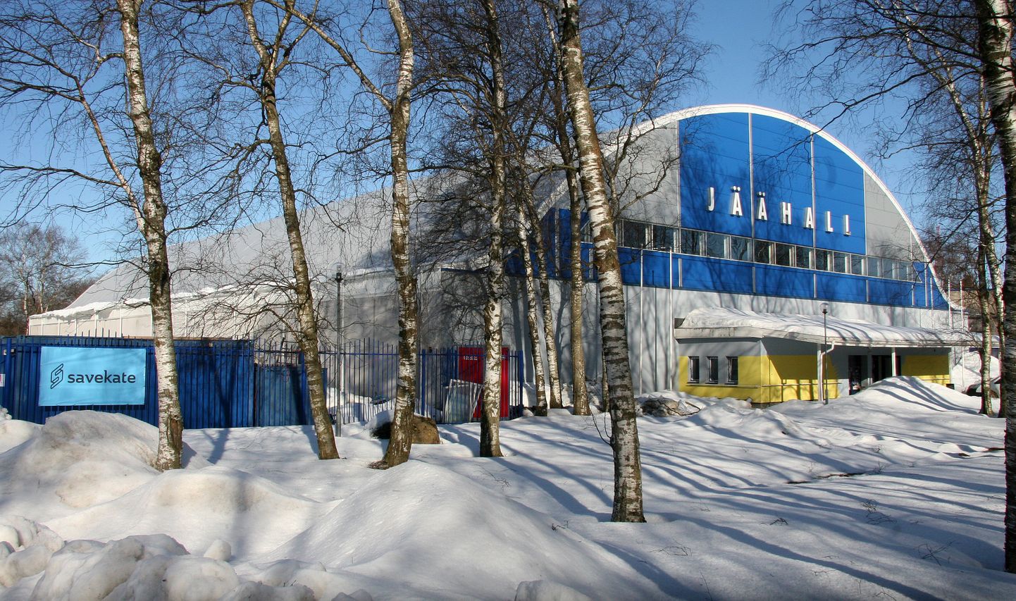 Кохтла-Ярвеский ледовый холл получил новую крышу, строительство которой обошлось почти в три миллиона евро.