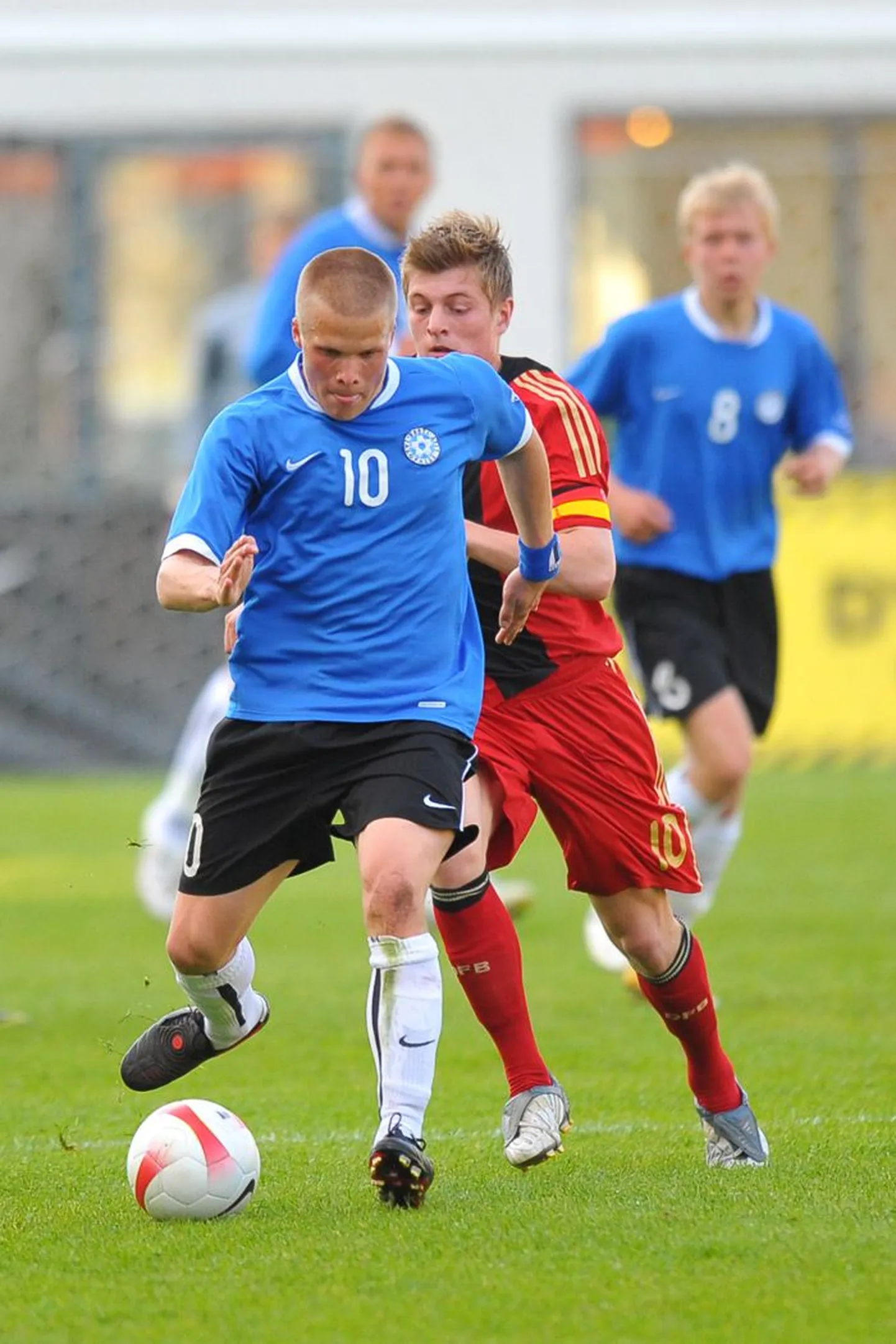 Henrik Ojamaa (sinises).