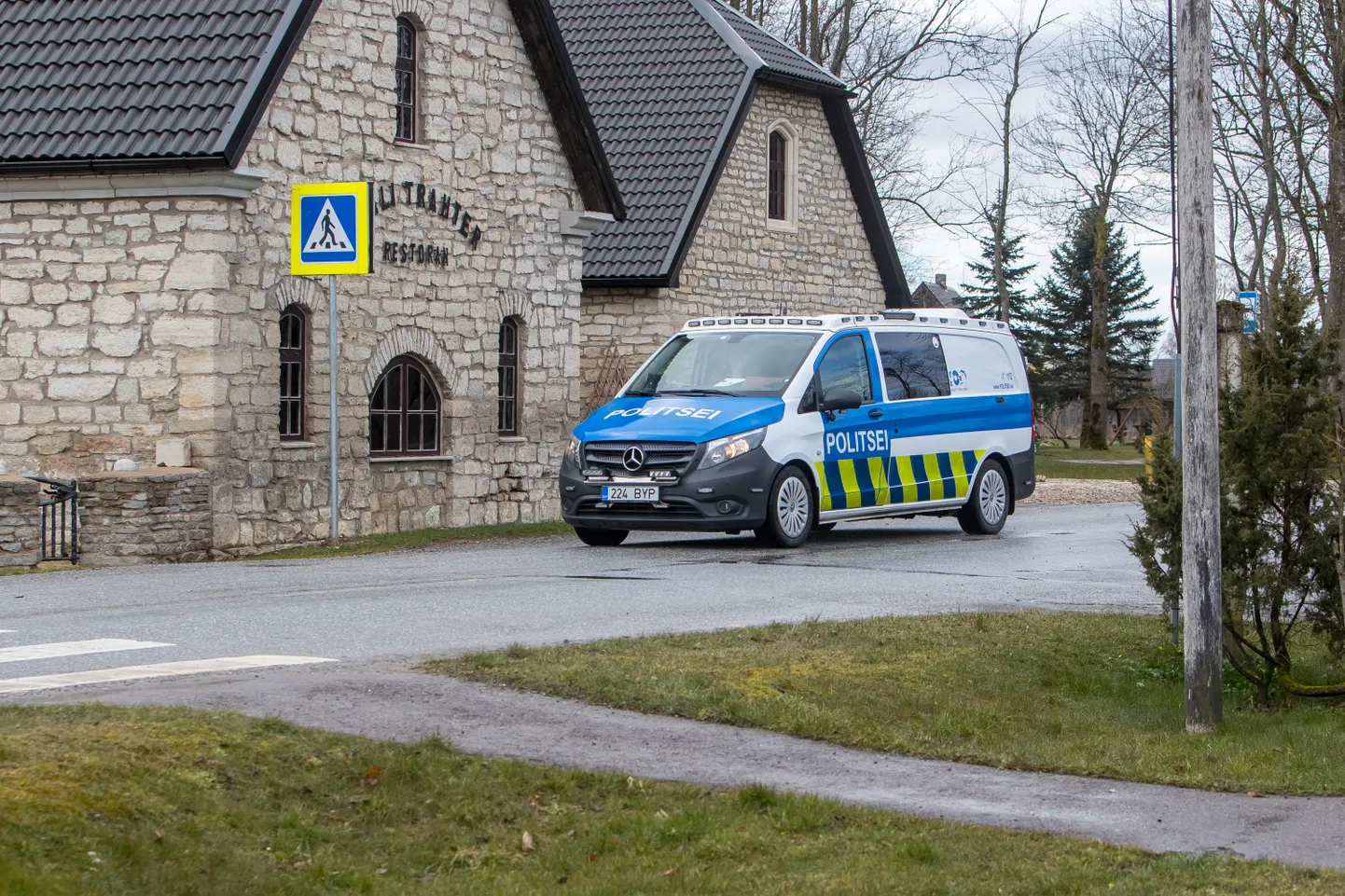 POLITSEI on saanud ligi poolsada teadet liikumispiirangute võimaliku eiramise kohta, millest kümmekond on seotud kodus püsimisega.