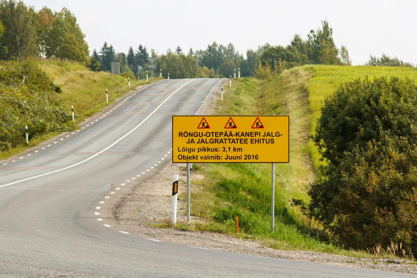 Pilkuse küla kergliiklustee ehitus käib. Asfaldi peaks see plaanide järgi peale saama tuleval kevadel.