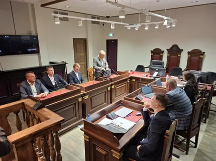 INIMKAUBITSEMINE ⟩ Perekond Kaarese kohtuasi ei saanud isa kehva tervise  pärast alata