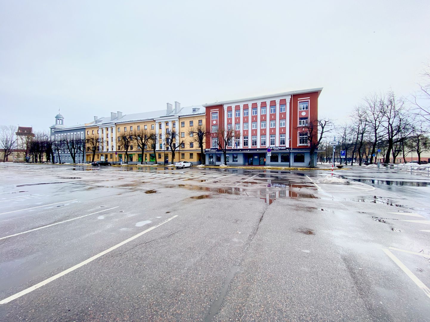 Narva halduskeskus. Peetri plats.