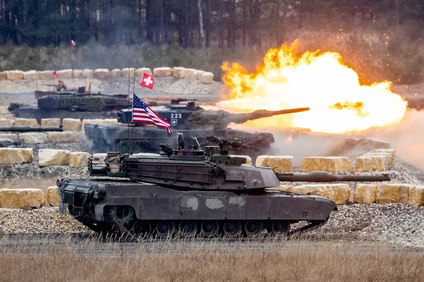 Танк Leopard 2 во время учений