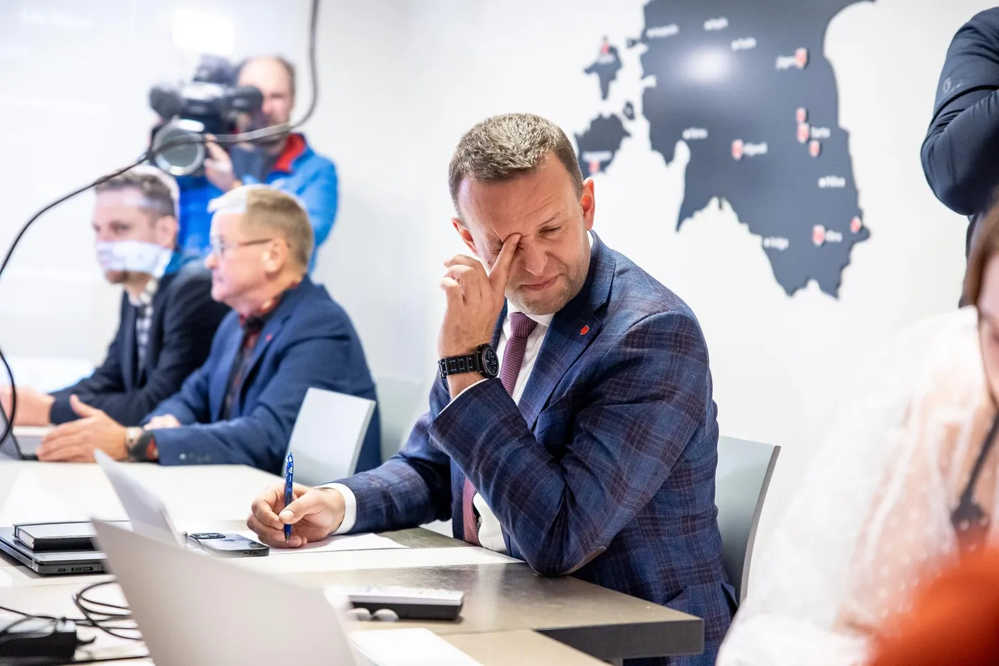 Sotside juhil Lauri Läänemetsal tuli juhatuse koosolekul tunnistada, et tema koalitsiooninõukogus antud nõusolek pole kõigile parteikaaslastele siiski sugugi meeltmööda.
