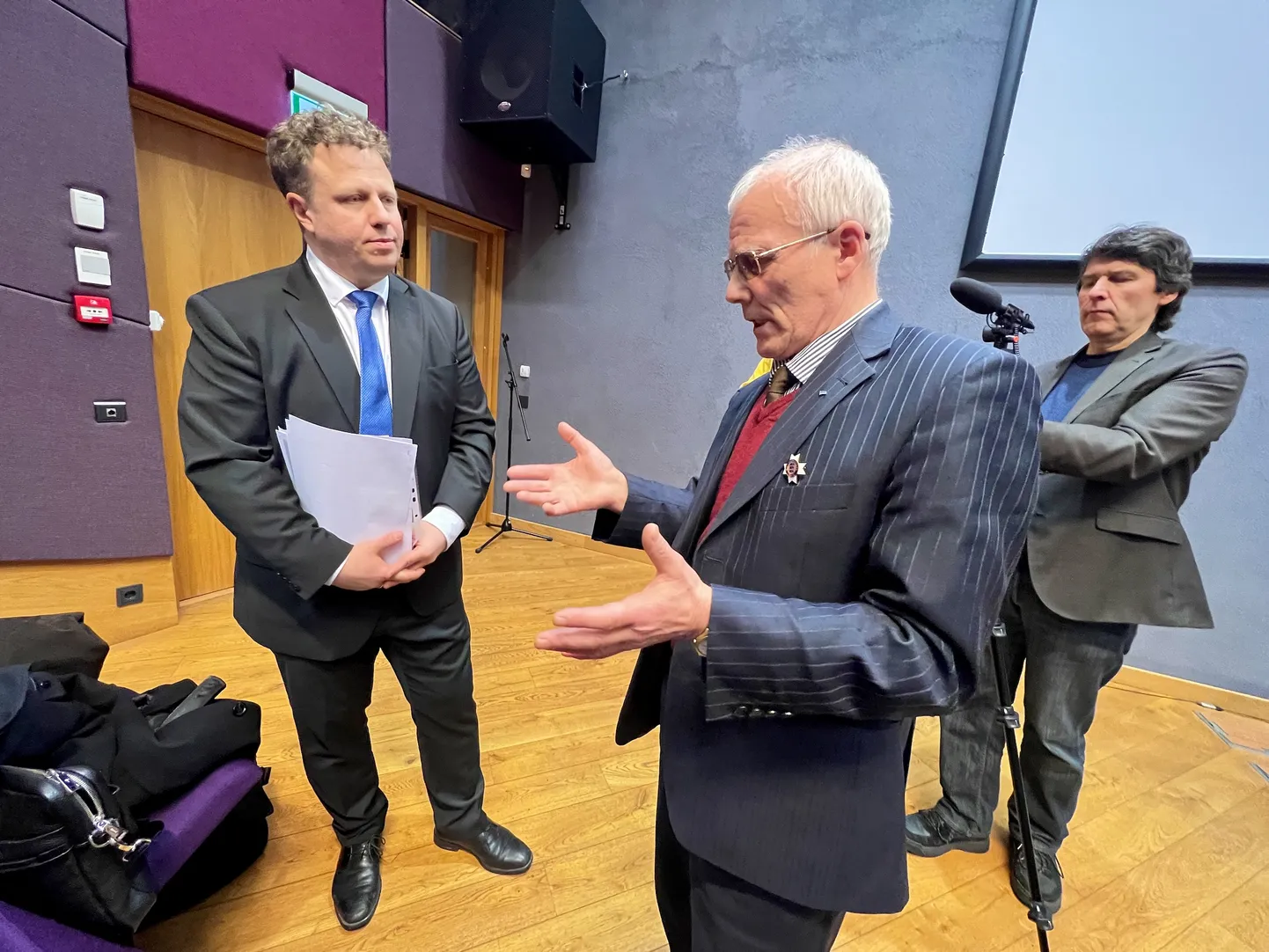 Narva jurist Aleksandr Gamazin ei ole Lauri Mälksooga (vasakul) kaugeltki kõiges nõus.