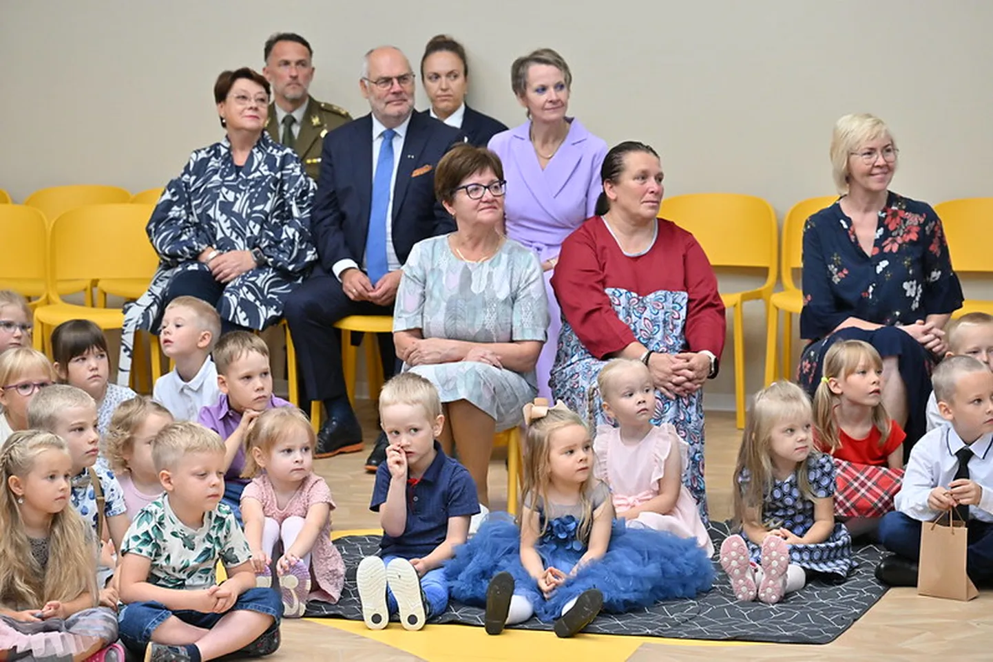 President Alar Karis Põltsamaa lasteaias