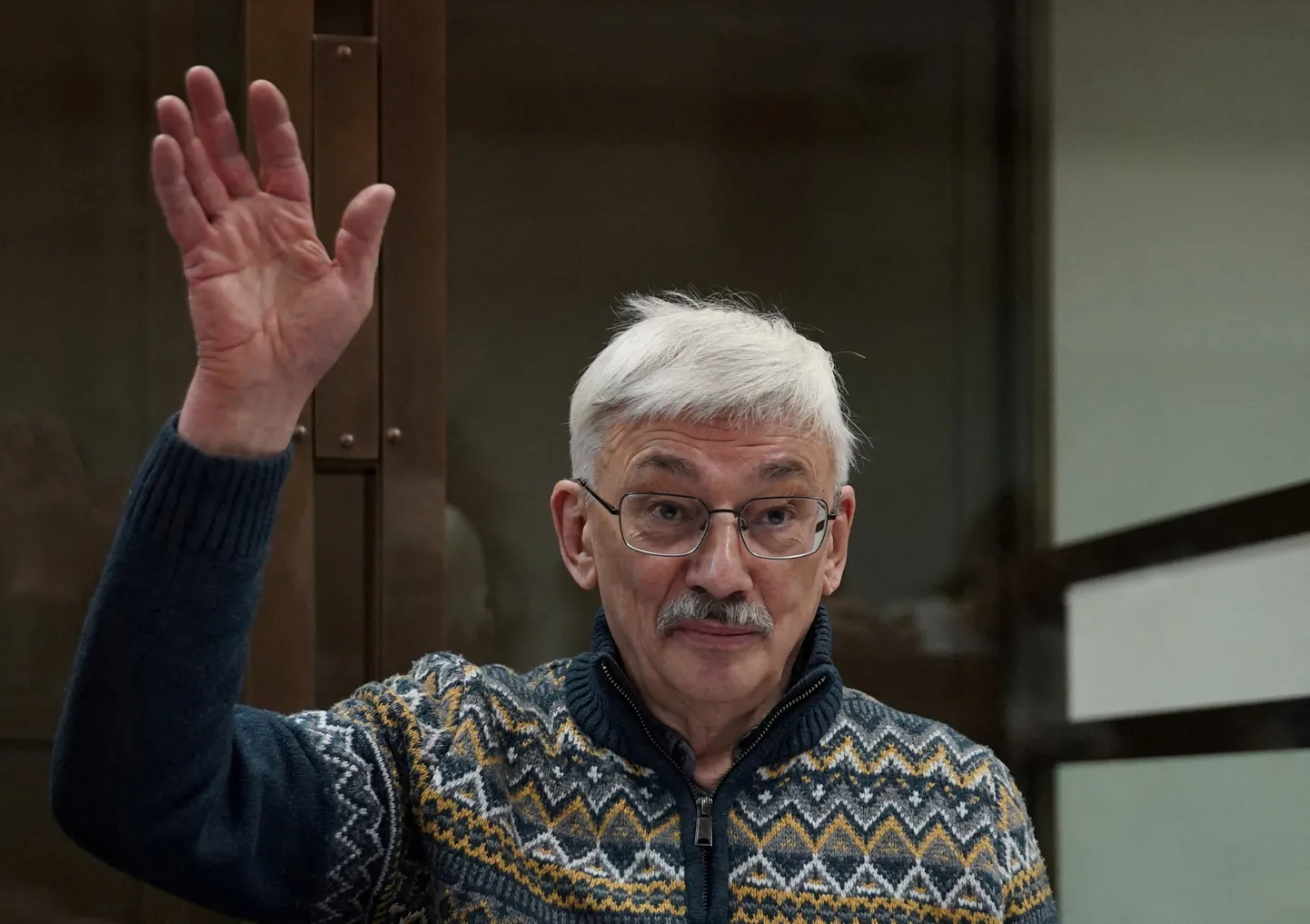Vene inimõigusorganisatsiooni Memorial kaasesimees Oleg Orlov mullu detsembris kohtus.