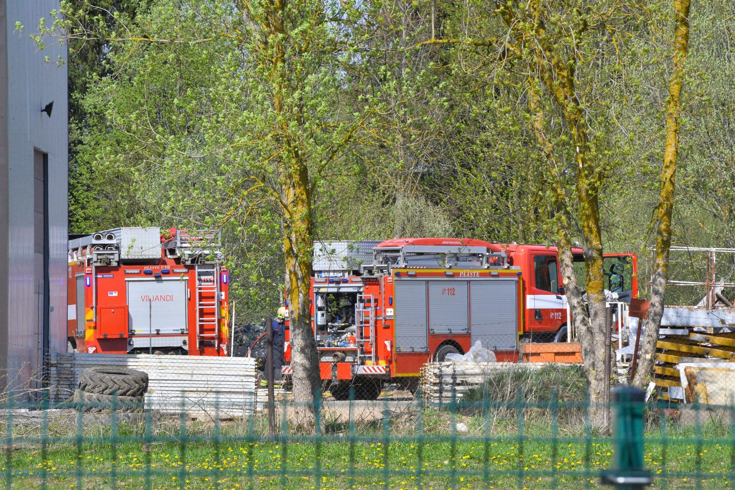 1. mail kella 14 paiku said päästjad väljakutse Viiratsisse, kus põles suur lõke.