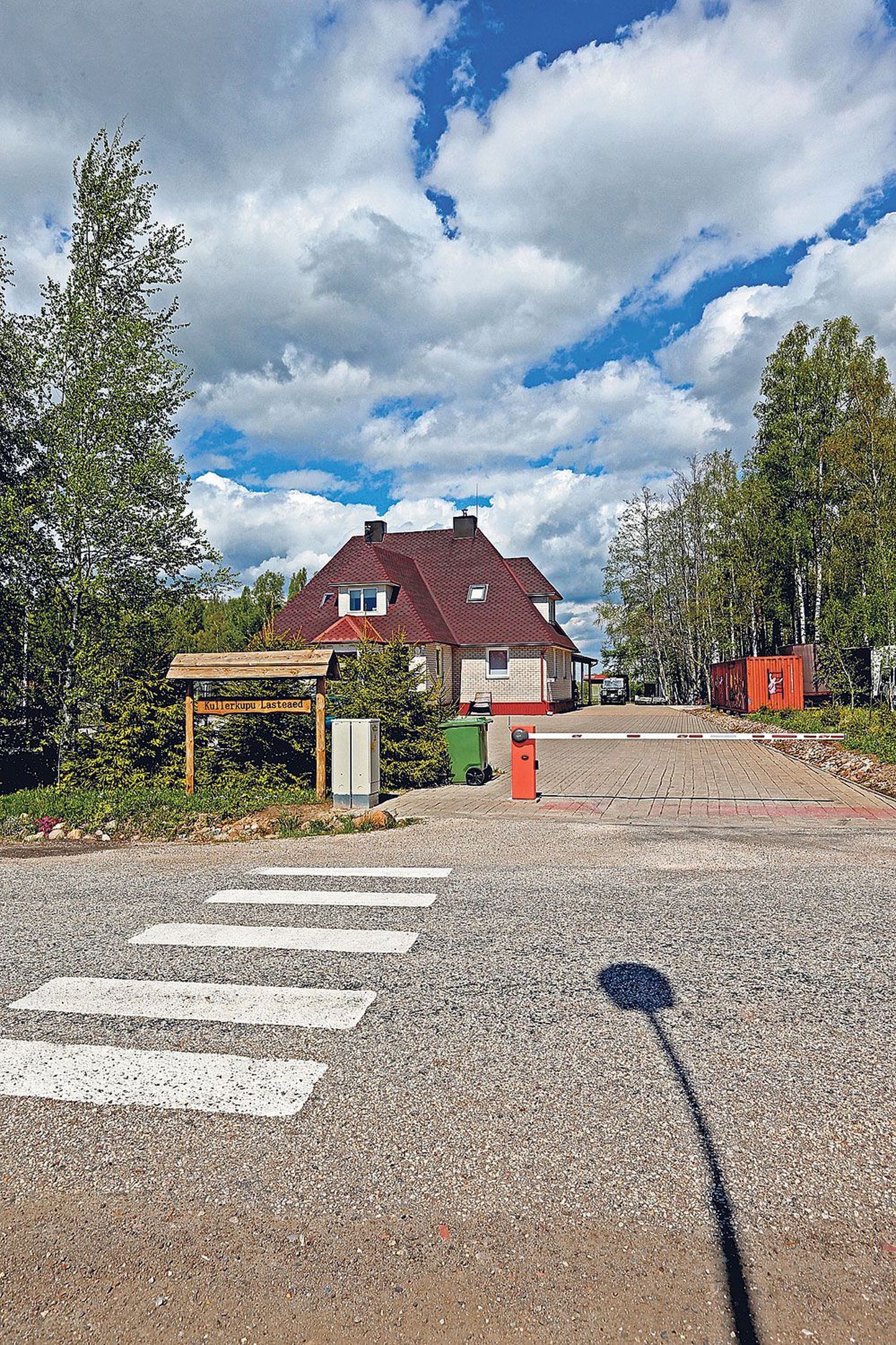 Kullerkupu 54-kohaline eralasteaed asub Külitsel.