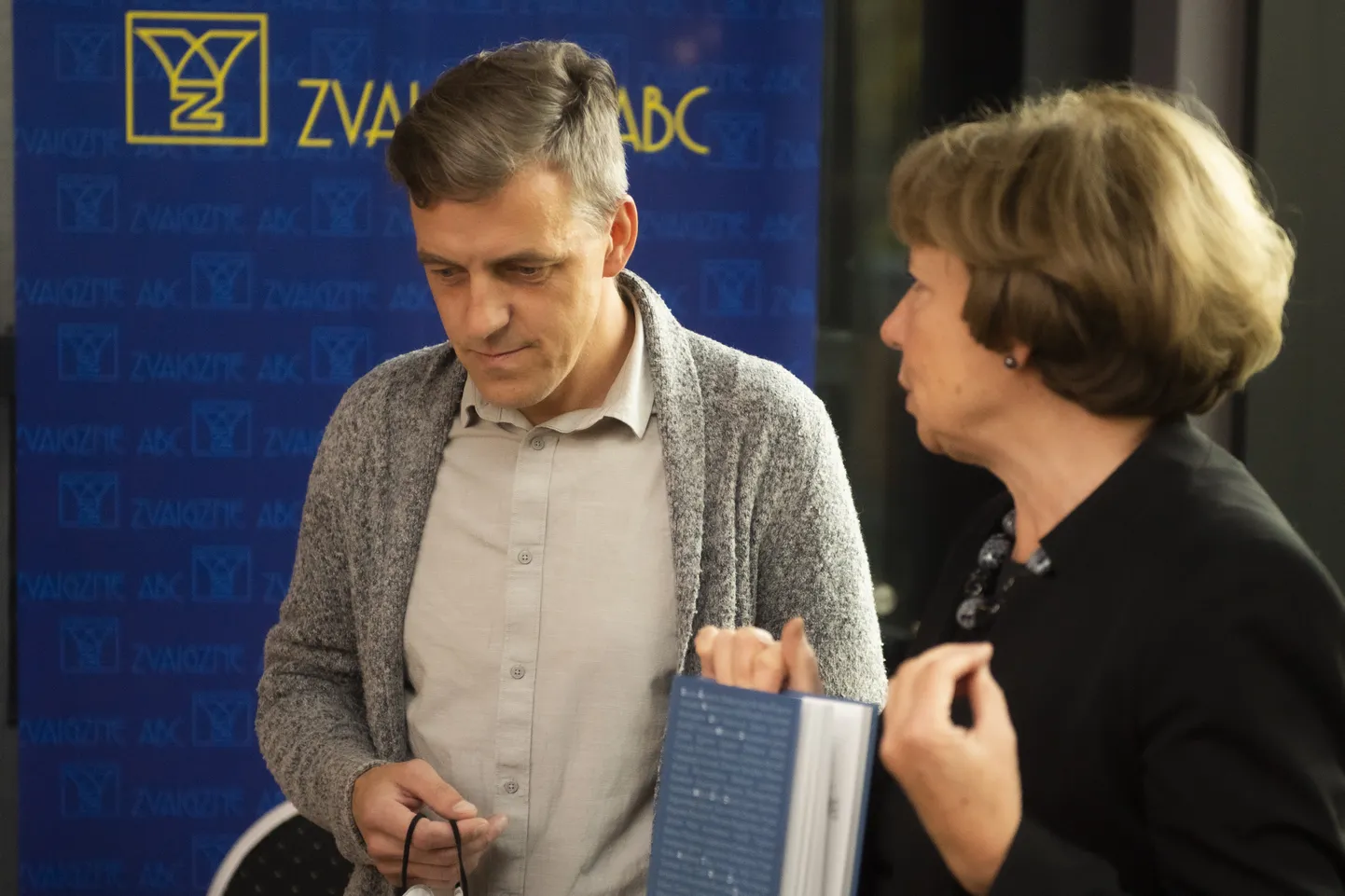 Kārļa Kazāka grāmatas "Sākums mūs atrod pats" atvēršana
