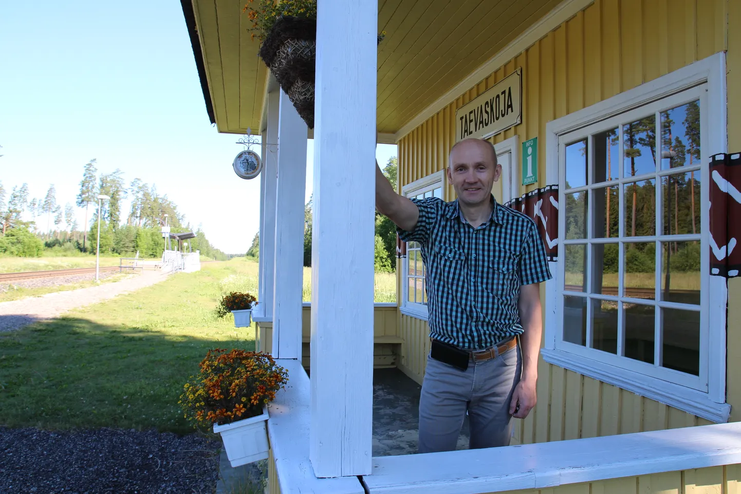 Põlvas sündinud ja kogu elu Taevaskojas elanud tippjuht Ahti Bleive nimetab koha kõige suuremaks mureks kergliiklustee puudumist raudteejaamast vaatamisväärsusteni. See oleks tema sõnul hea ka külaelanikele, aga eelkõige vajalik rongi pealt tulevatele turistidele.