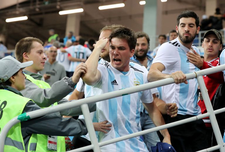 Pettunud Argentina jalgpallifännid