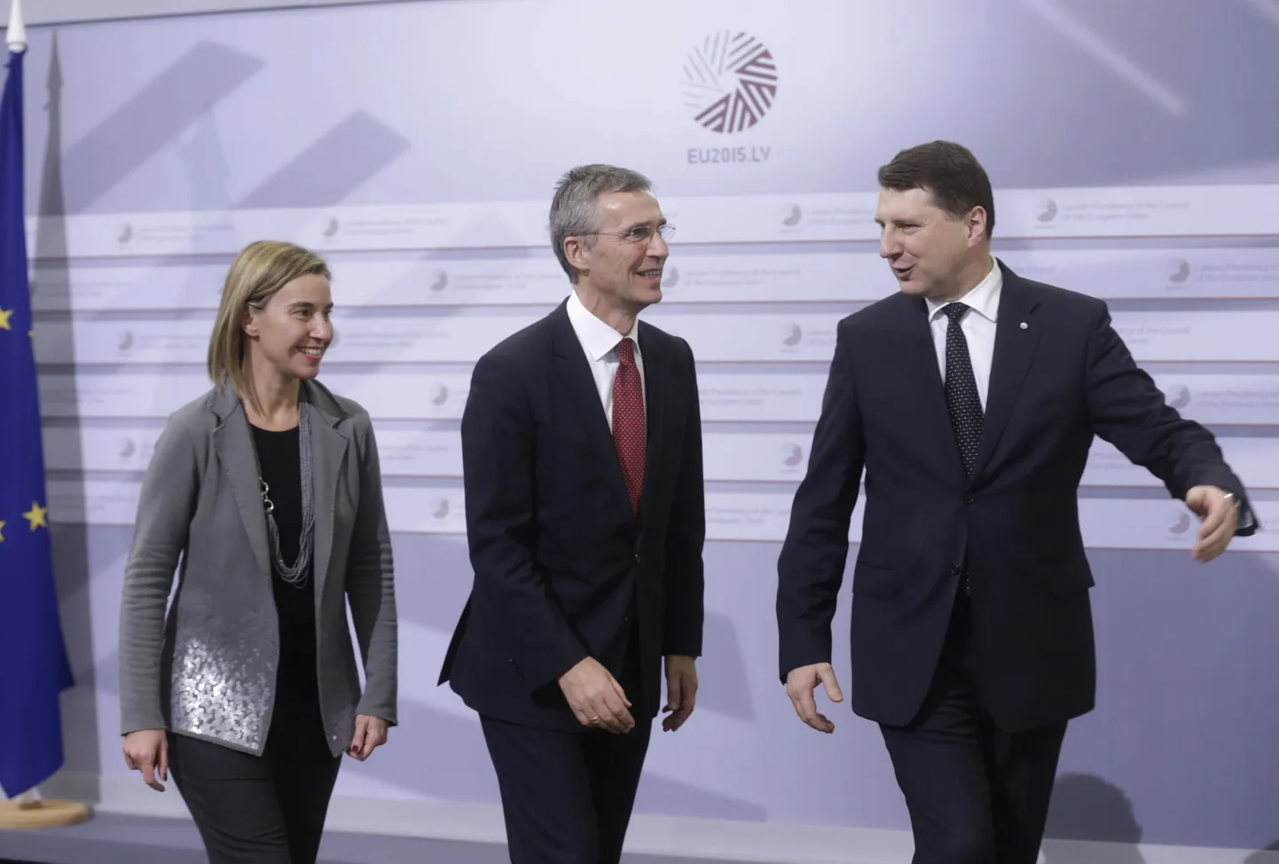 Vasakult: Euroopa Liidu välispoliitika juht Federica Mogherini, NATO peasekretär Jens Stoltenberg ja Läti kaitseminister Raimonds Vējonis