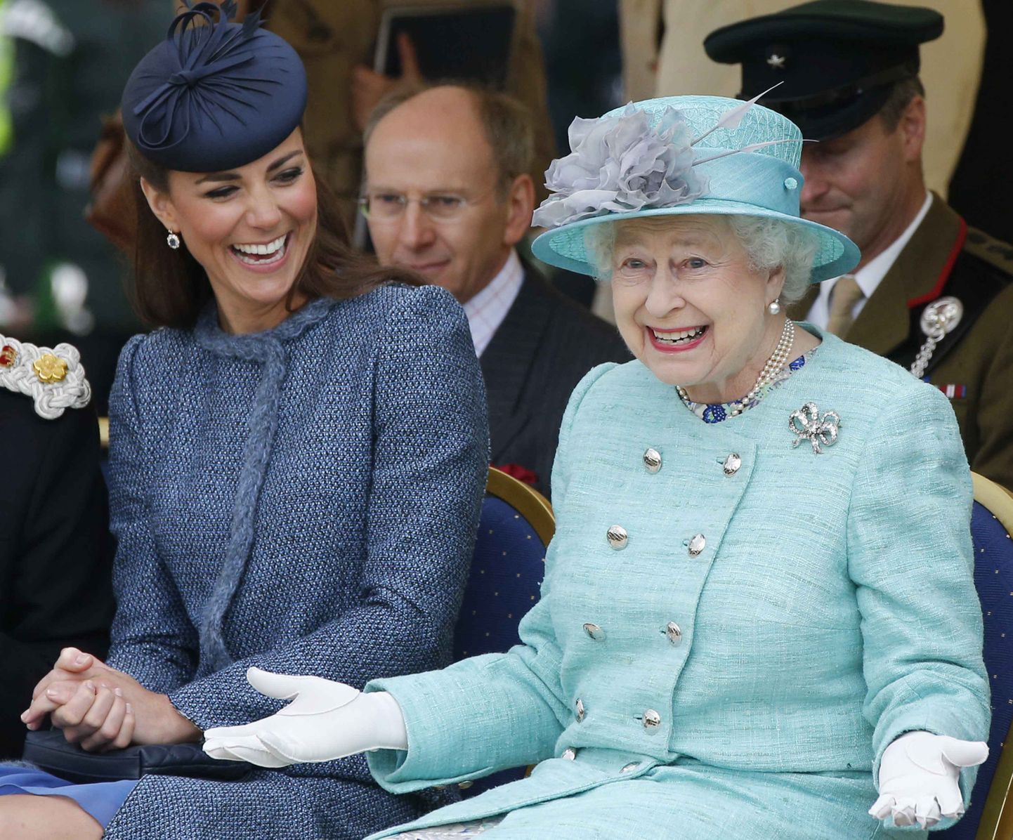 Cambridge'i hertsoginna Kate Middleton ja kuninganna Elizabethh II 2012. aastal.
