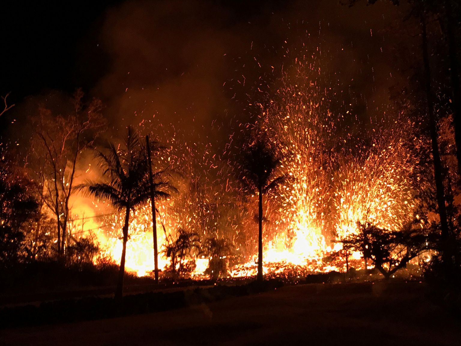 Hawaii loodus taastub vulkaanipursetest kärmelt, kuid inimeste elupaikade taastamine nõuab pikka ja rasket tööd