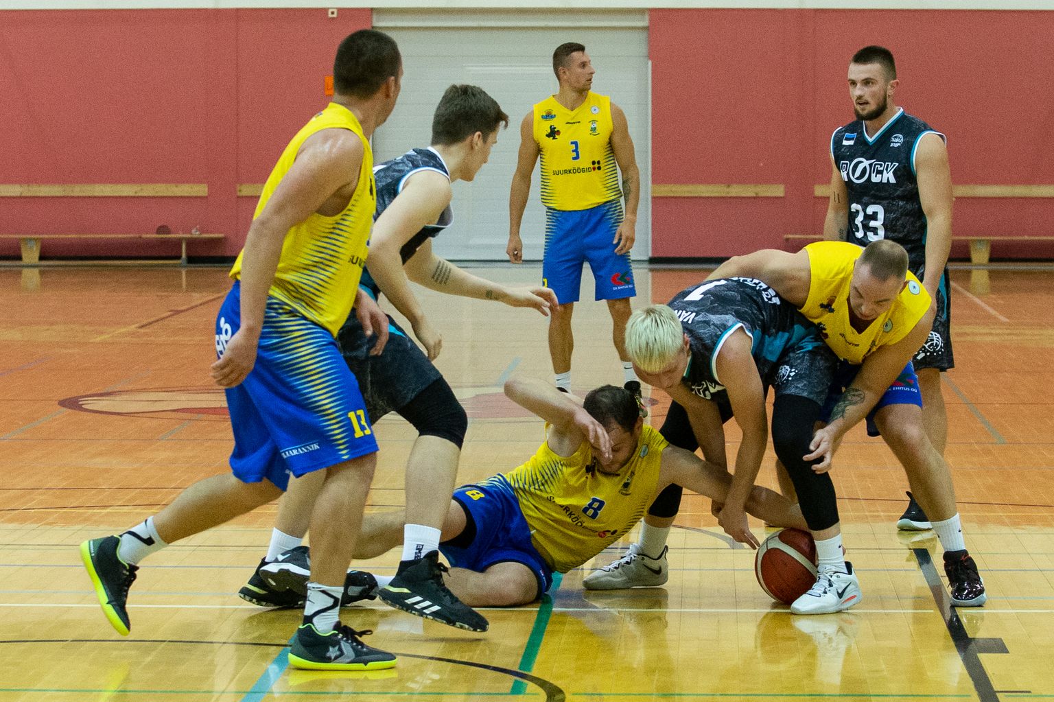HITO/Karjamaa on saanud tänavuseks hooajaks kokku tugeva koosseisu ja meeskonnas on ka tugev võitlusvaim. Põrandal heitleb palli pärast Jarko Kool, kes oli reedeses mängus Tartu vastu 22 punktiga ka HITO/Karjamaa suurim skooritegija.
