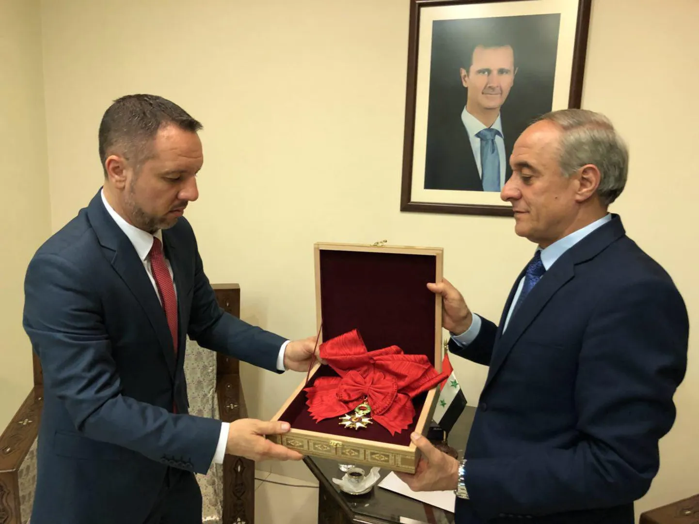 Auleegioni ordeni tagastamine Rumeenia saatkonnas.