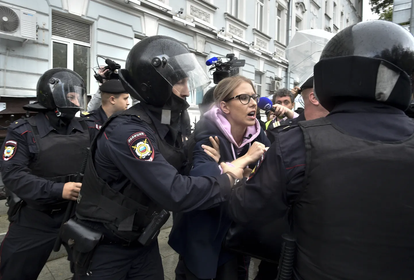 Politsei pidamas laupäeval Moskvas kinni opositsiooni kandidaati Ljubov Soboli.
