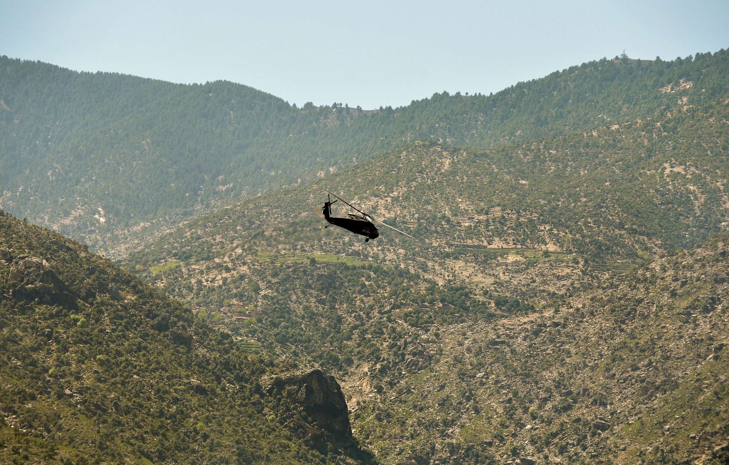 Taliban röövis Afganistanis helikopteri meeskonna ja reisijad