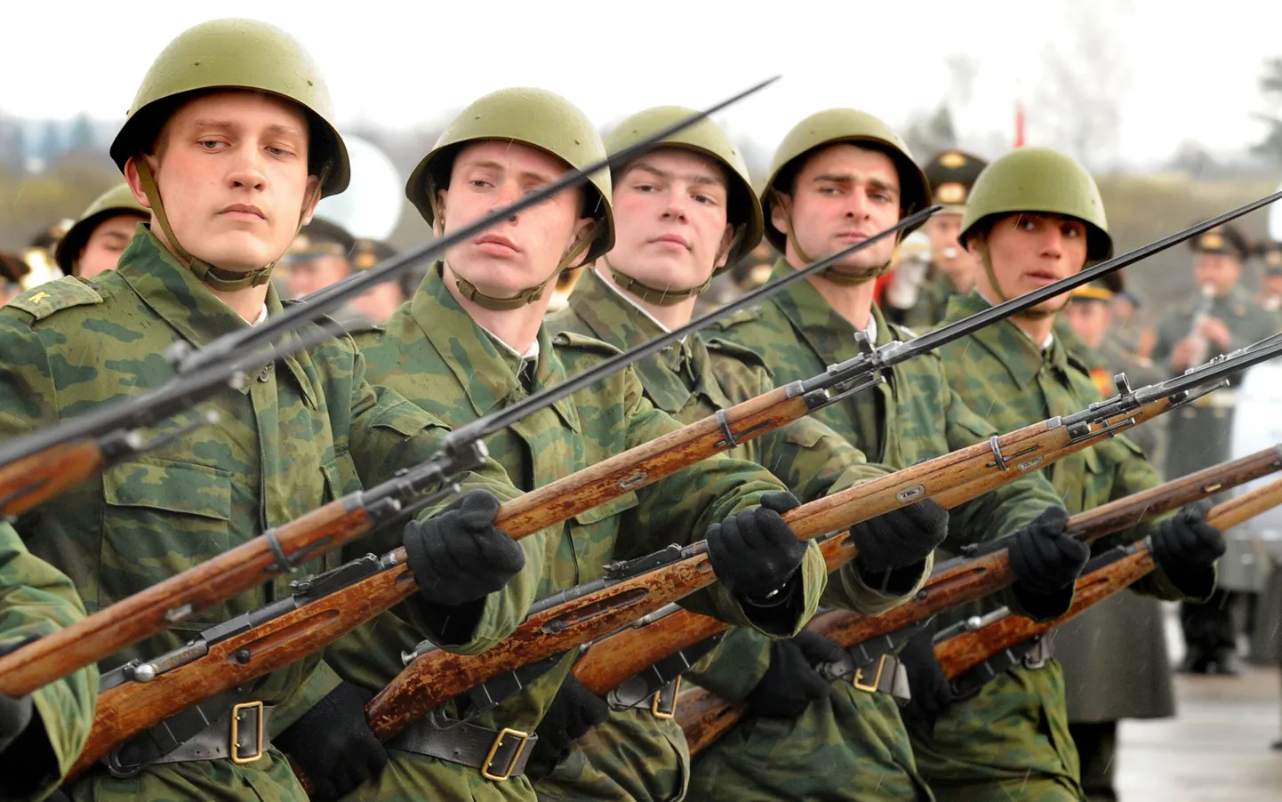 Vene sõjaväelased valmistumas 9. mai pidustusteks.