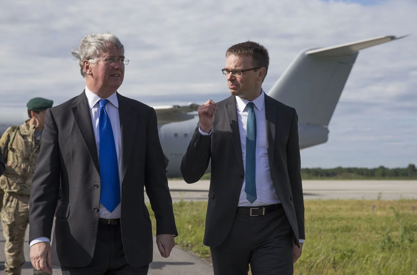 Eesti kaitseminister Sven Mikser ja tema kolleeg Michael Fallon