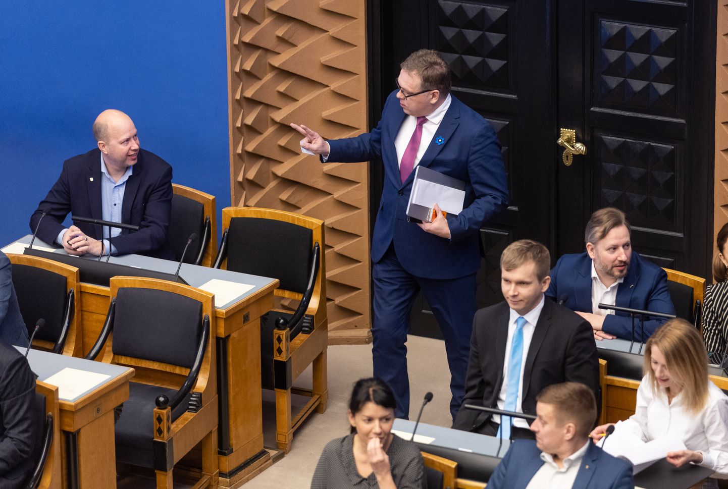 The new composition of the Riigikogu, which gathered for its opening session on Monday, elected Estonia 200 chairman Lauri Hussar (standing) as the speaker of the Riigikogu.