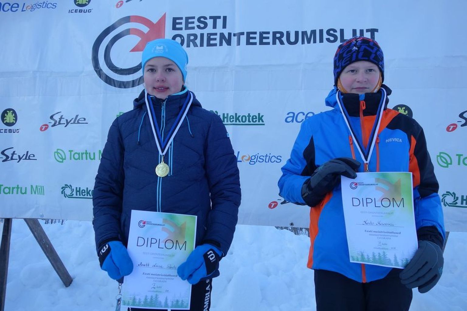 Noorteklassi MN14 kahekordsed medalivõitjad Anett Parts ja Kerto Kaasiku.