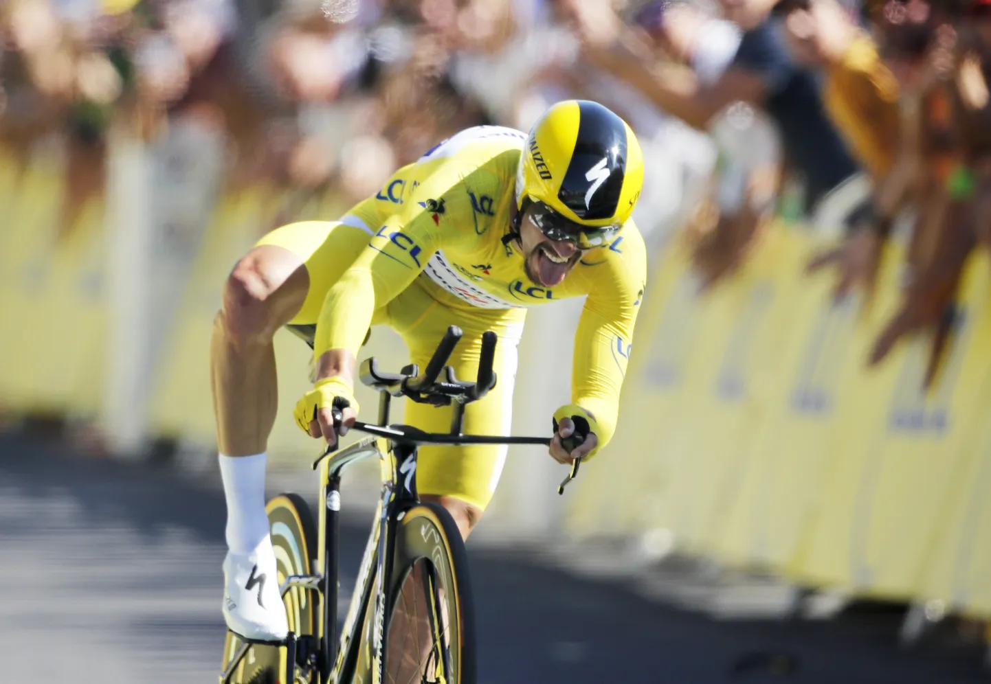 Julian Alaphilippe eraldistarti sõitmas