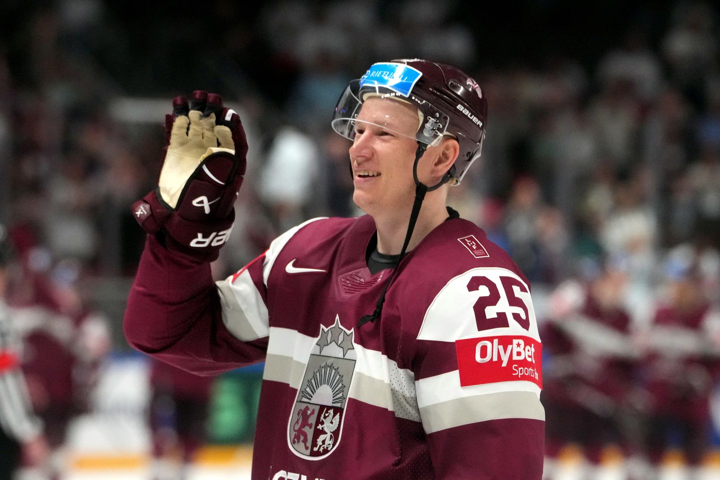 Latvijas hokeja izlases spēlētājs Andris Džeriņš