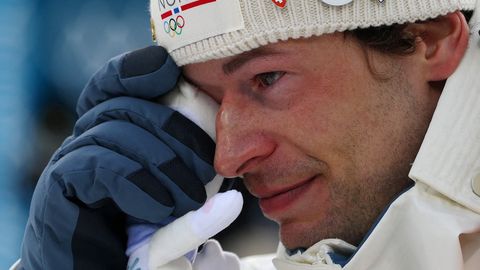 Norvēģu biatlonists izcīna olimpisko bronzu un televīzijā atzīstas neuzticībā