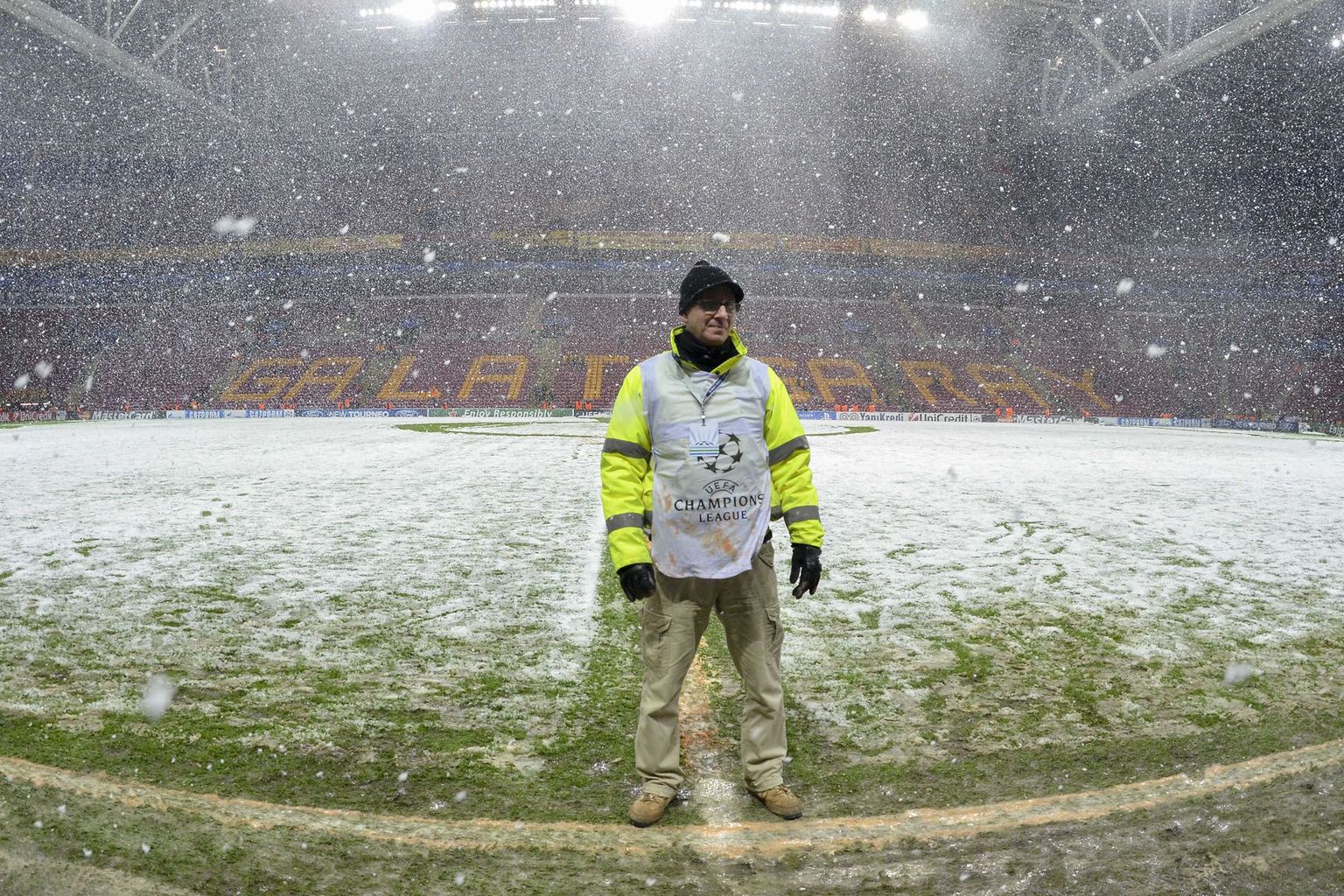 Eilne lumesadu Galatasaray koduväljakul.