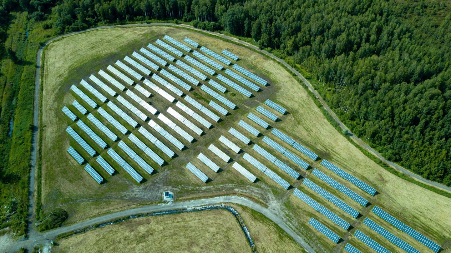 Ka Pärnu külje alla endise Rääma prügila alale rajatud elektrijaam on juriidiliselt paljudeks väiksemateks jaamadeks jaotatud, et rohkem taastuvenergiatoetust küsida saaks. Keelatud see sugugi ei ole.