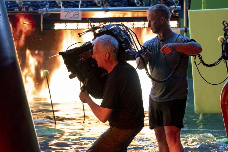 Джеймс Кэмерон на съемках фильма "Аватар: Путь воды"