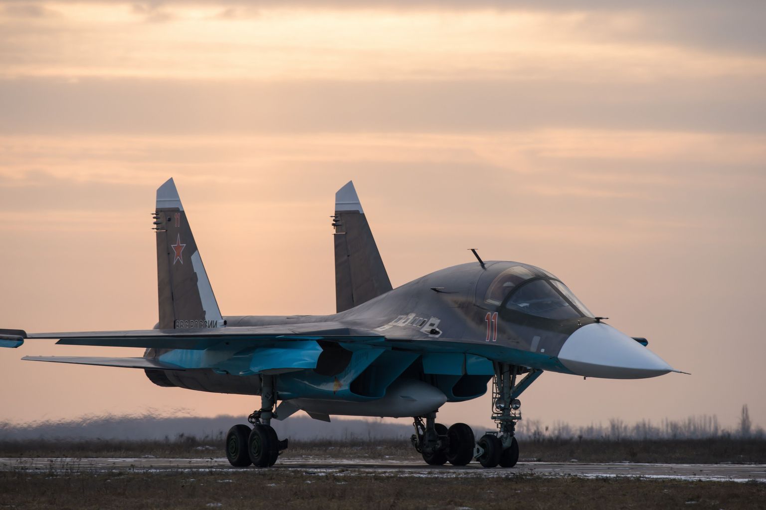 Hävitus-pommituslennuk Su-34 Baltimori õhuväebaasis Voronežis.