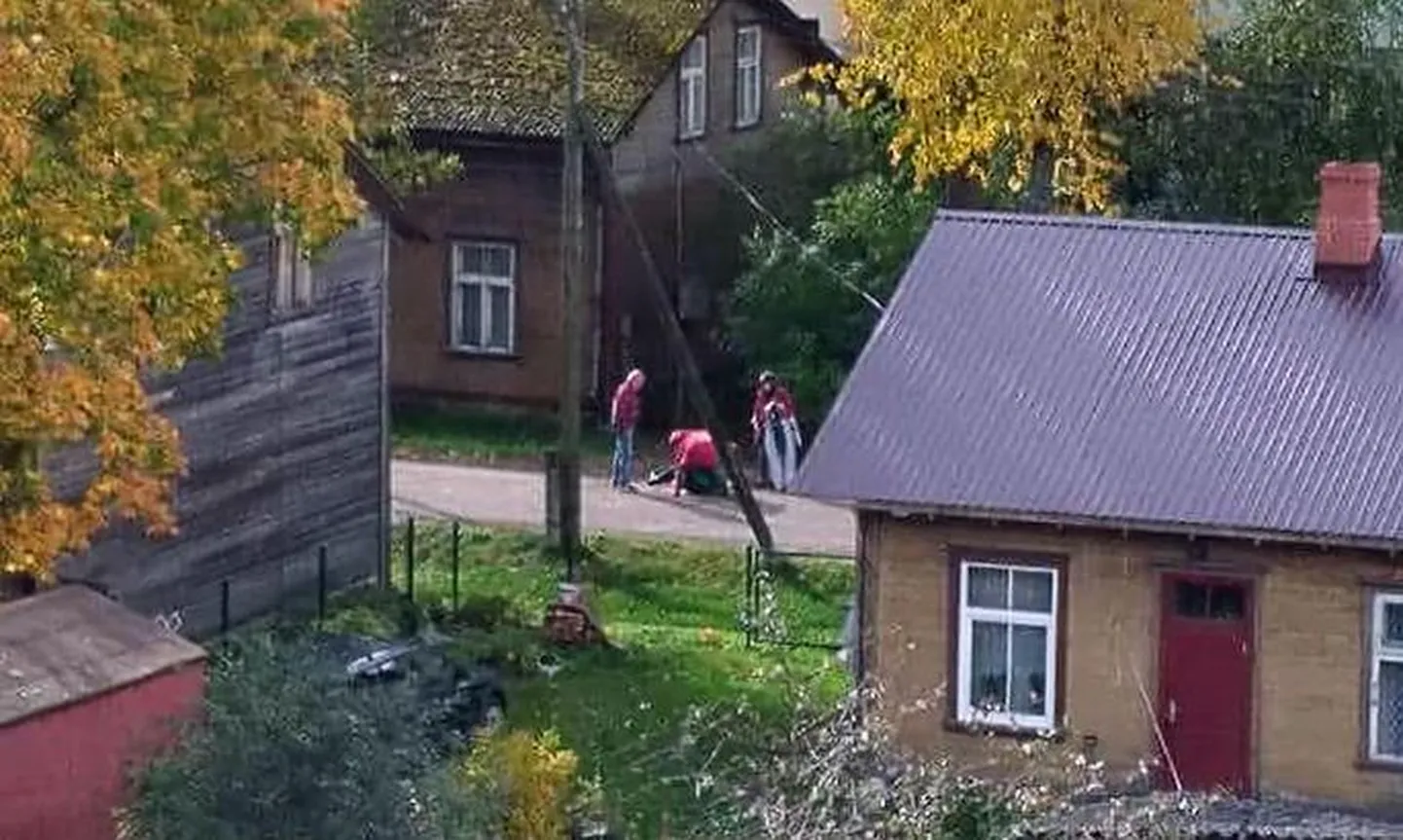 Попавшей в беду женщине пришлось полчаса ждать приезда скорой помощи на улицу Якоби в Валга.