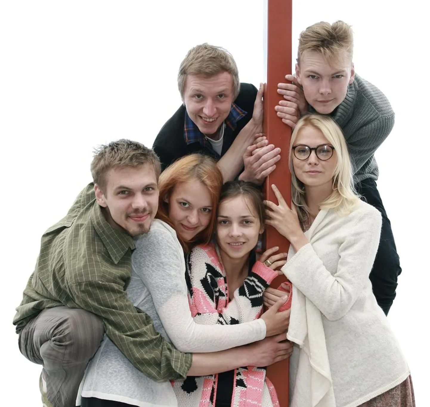 Pildil on esireas (vasakult) Rait Õunapuu, Marika Palm, Klaudia Tiitsmaa ja Adeele Sepp ning tagareas Vallo Kirs ja Kristian Põldma.