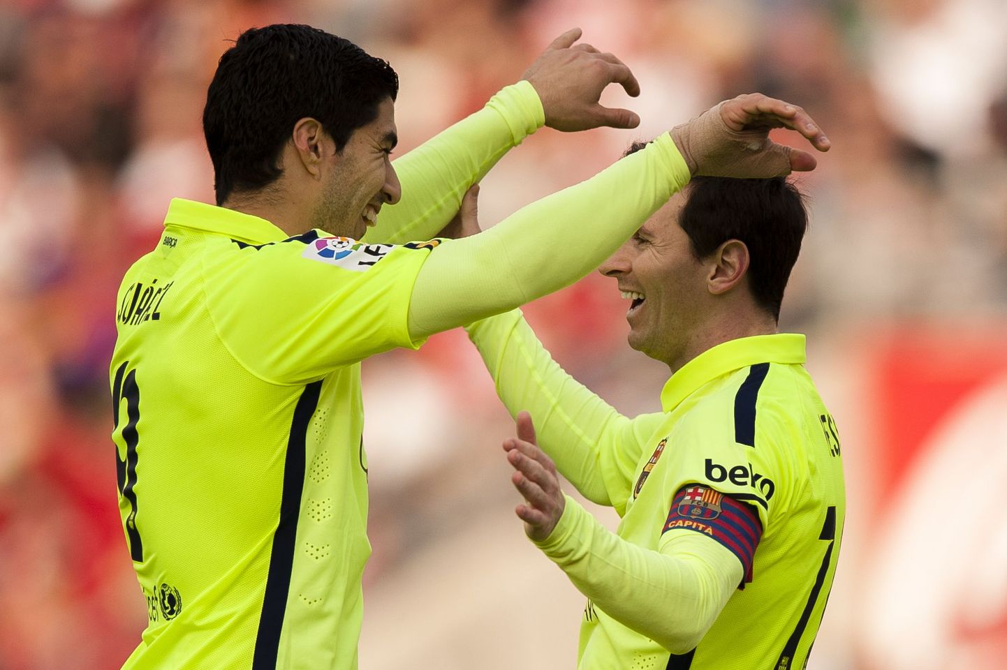 Lionel Messi (paremal) ja Luis Suarez väravat tähistamas