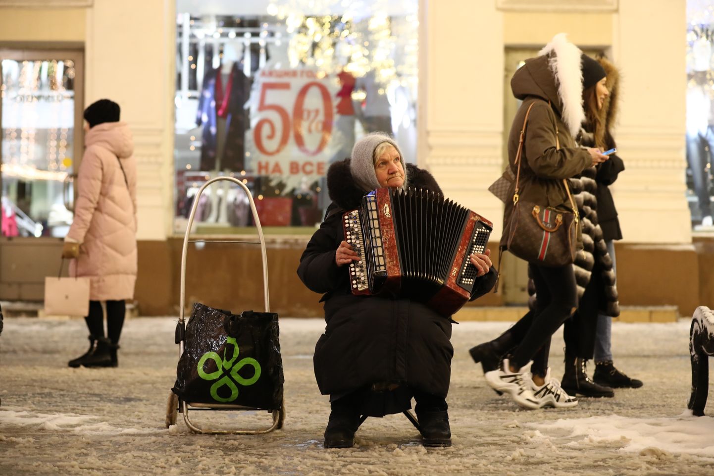 Inimesed Moskva tänaval jaanuari keskel.
