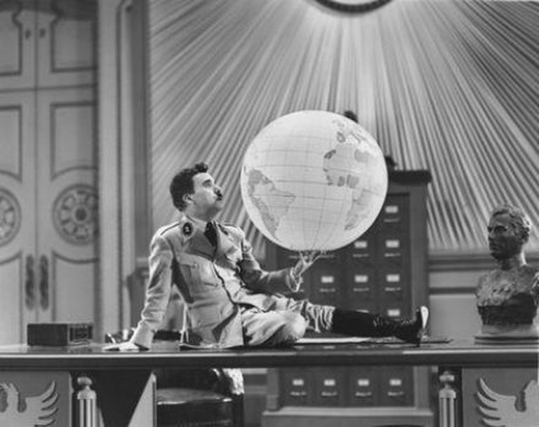 Stseen filmist «Suur diktaator» (1940).