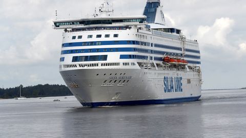 Tallink Silja запретила танцевать и петь в караоке на  паромах в Швецию