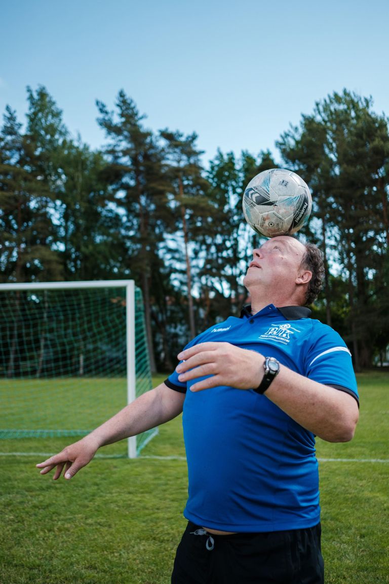 30 aastat Pärnu jalgpalliklubis noori vutimehi treeninud Mart Paumäe loodab, et kirgi küttev treeningugrupi juhendajavahetuse teema leiab rahumeelse lahenduse.